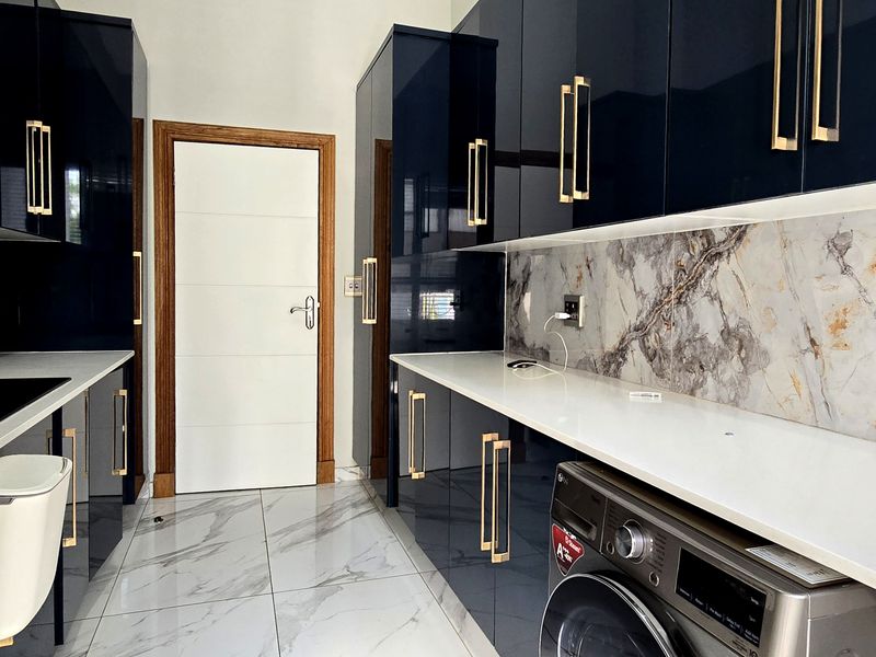 Executive Home in Wigwam Estate for Sale - Photo 5