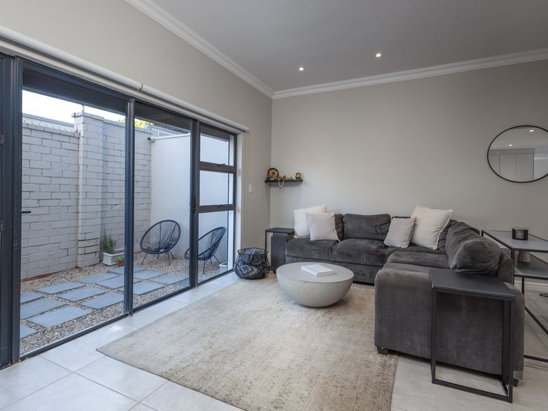 Ultra Modern 4 Bedroom Duplex with state of the art security - Photo 5