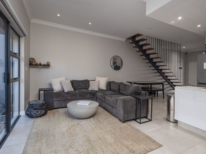 Ultra Modern 4 Bedroom Duplex with state of the art security - Photo 9