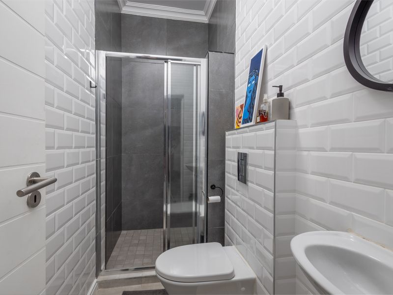 Ultra Modern 4 Bedroom Duplex with state of the art security - Photo 8