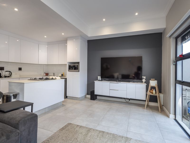 Ultra Modern 4 Bedroom Duplex with state of the art security - Photo 2