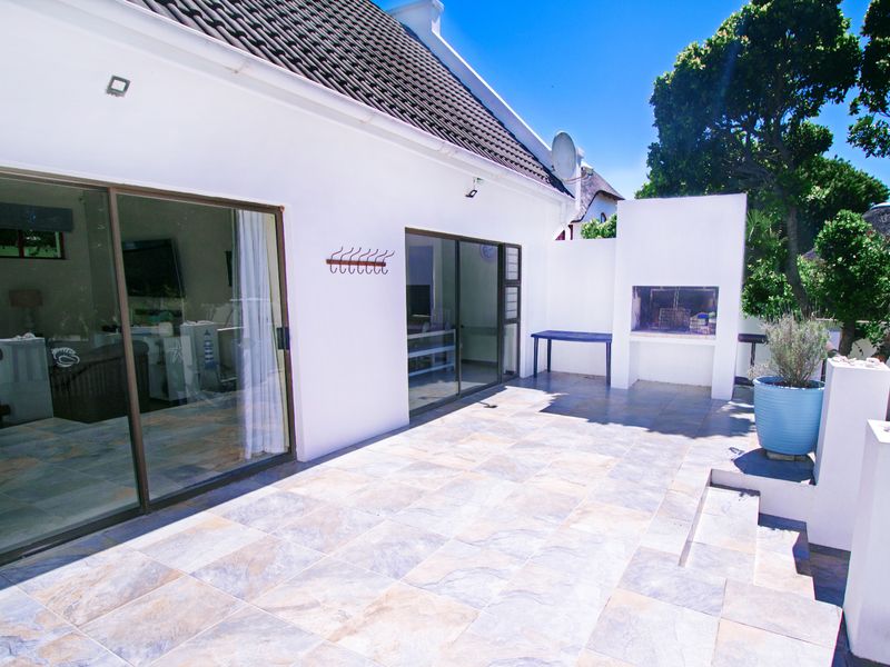 Charming 4-bed house in St Francis Bay Village - Photo 1