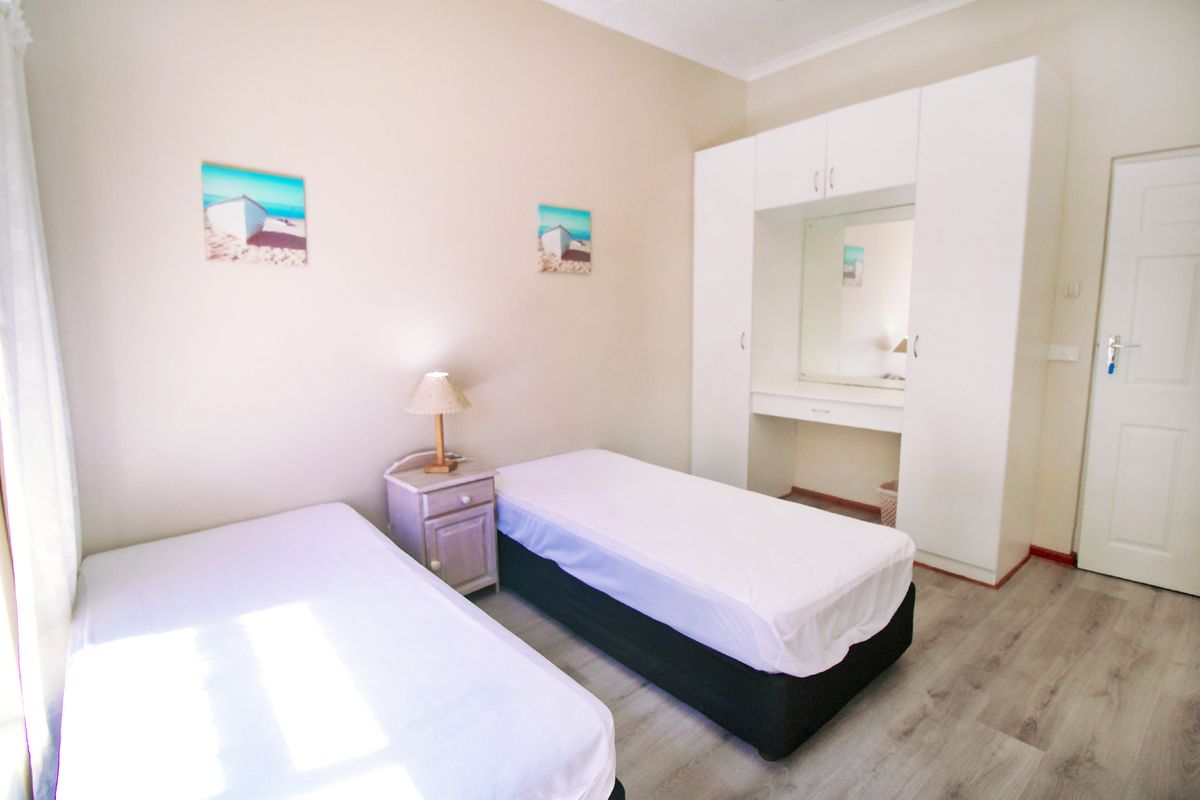 Charming 4-bed house in St Francis Bay Village - Photo 4