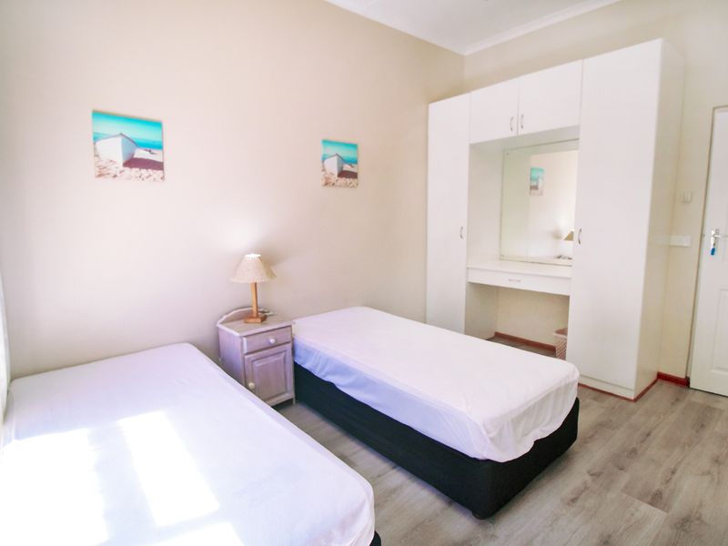 Charming 4-bed house in St Francis Bay Village - Photo 4