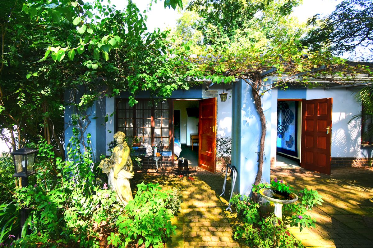 ELEGANTLY SPACIOUS HOME WITH INCOME GENERATOR - Photo 3