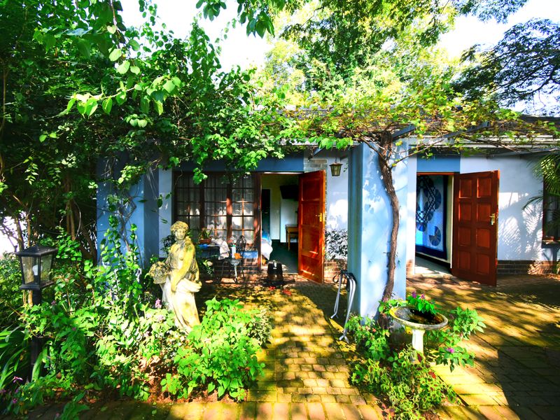 ELEGANTLY SPACIOUS HOME WITH INCOME GENERATOR - Photo 3