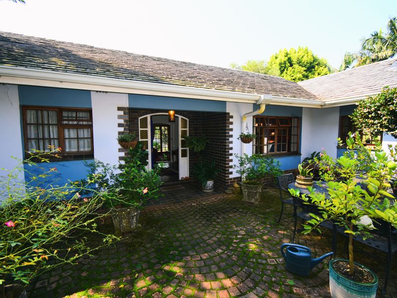 ELEGANTLY SPACIOUS HOME WITH INCOME GENERATOR - Photo 2