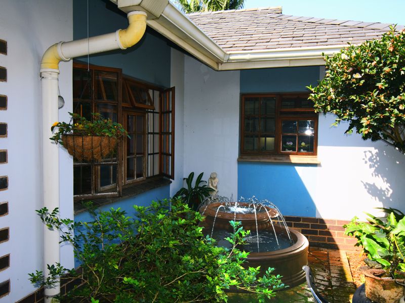 ELEGANTLY SPACIOUS HOME WITH INCOME GENERATOR - Photo 4