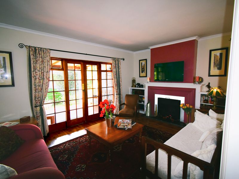 ELEGANTLY SPACIOUS HOME WITH INCOME GENERATOR - Photo 8