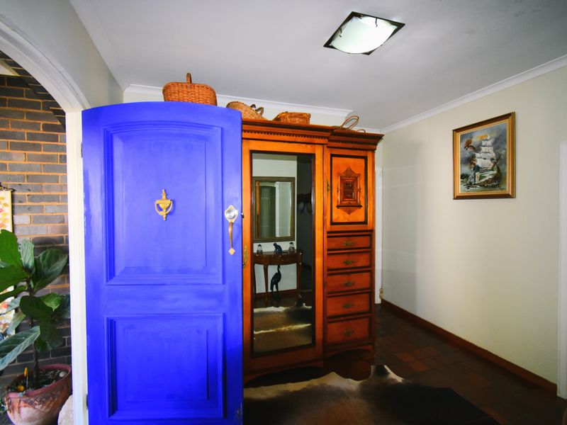 ELEGANTLY SPACIOUS HOME WITH INCOME GENERATOR - Photo 6