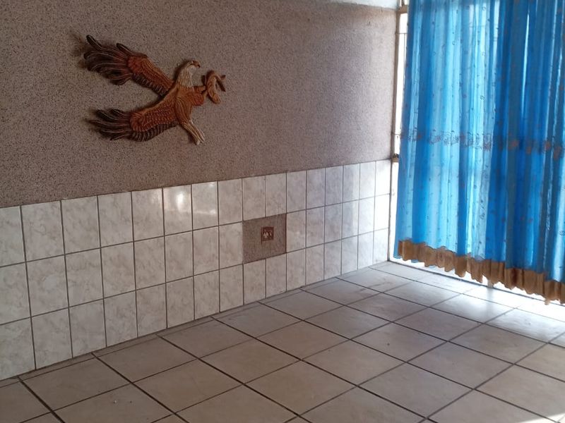 Fantastic 2 Bedroom Apartment - Photo 3