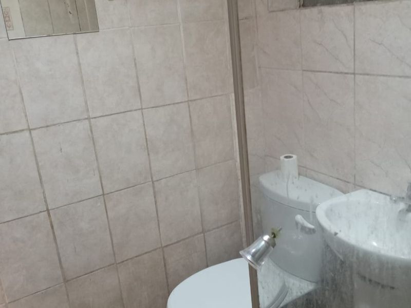 Fantastic 2 Bedroom Apartment - Photo 9