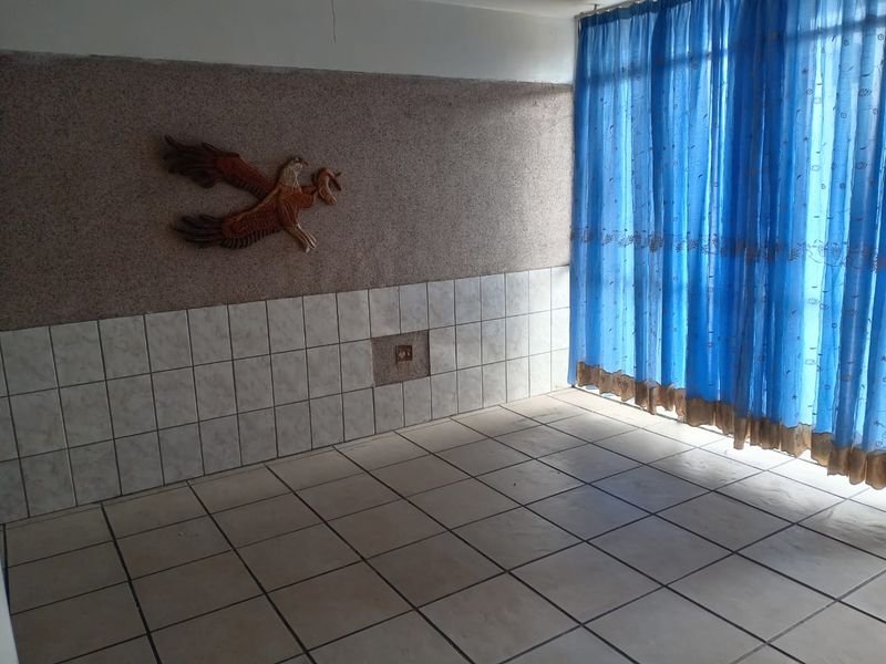 Fantastic 2 Bedroom Apartment - Photo 2