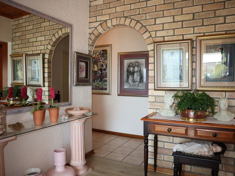 Boundless Space in this versatile double-story - Photo 3