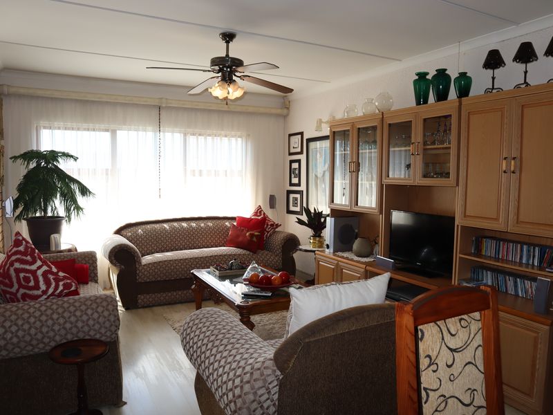 Boundless Space in this versatile double-story - Photo 5