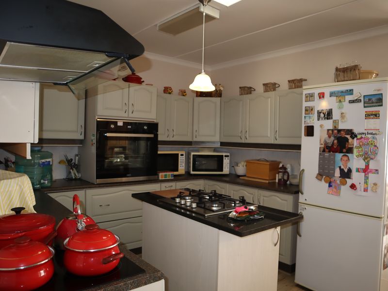 Boundless Space in this versatile double-story - Photo 9