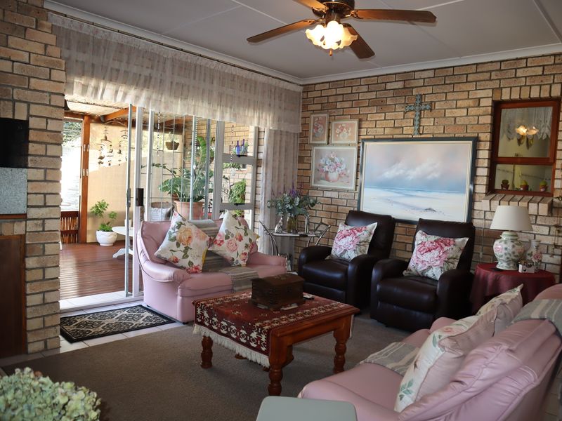 Boundless Space in this versatile double-story - Photo 10