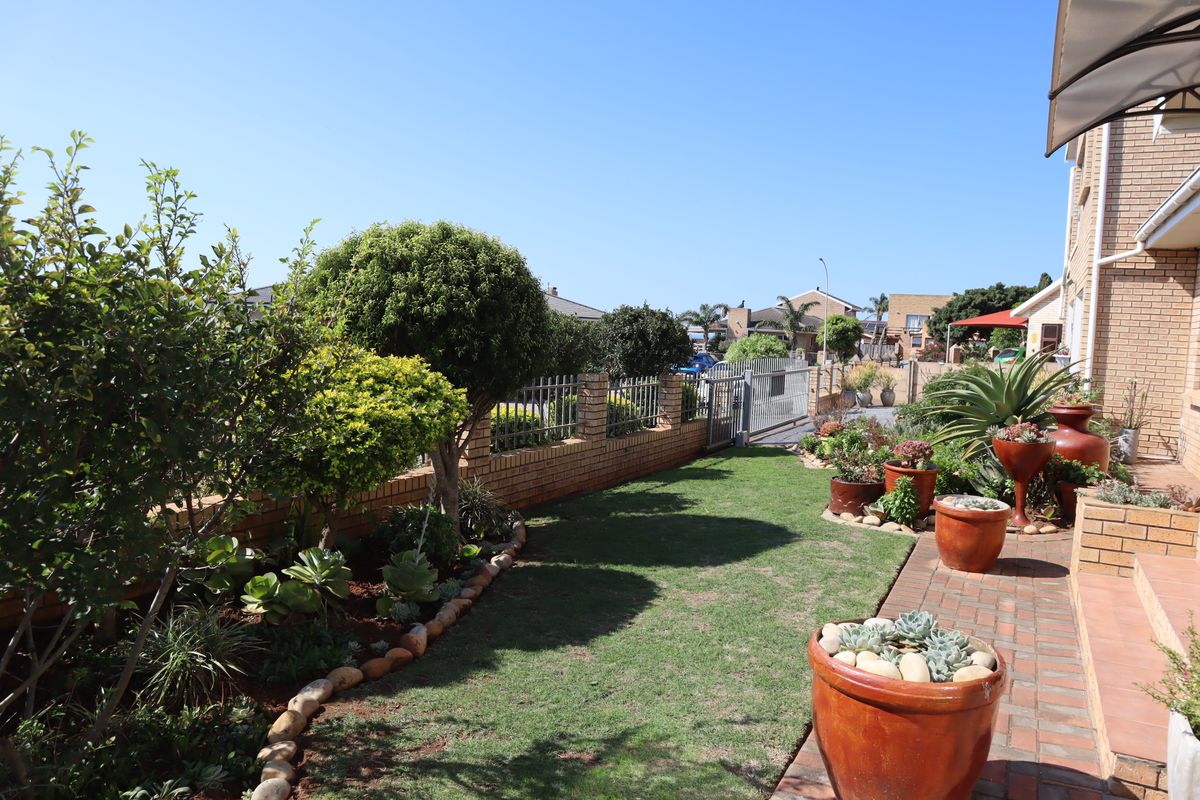 Boundless Space in this versatile double-story - Photo 2