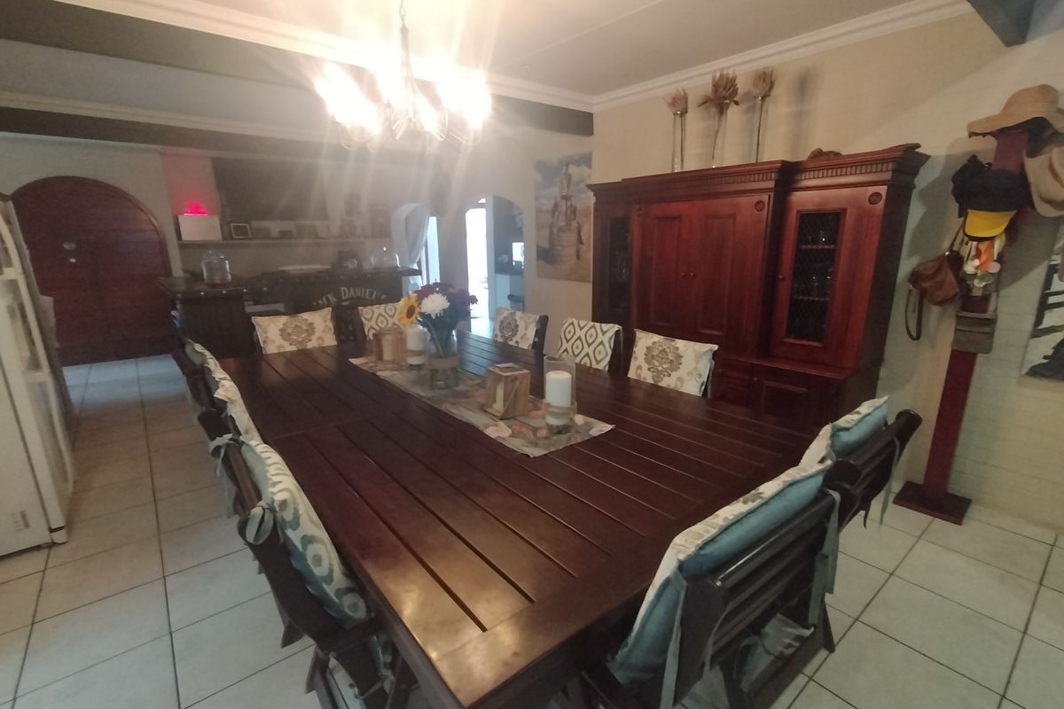 Stunning house for sale in Pretoria North, boasting spacious living areas and modern finish. - Photo 4