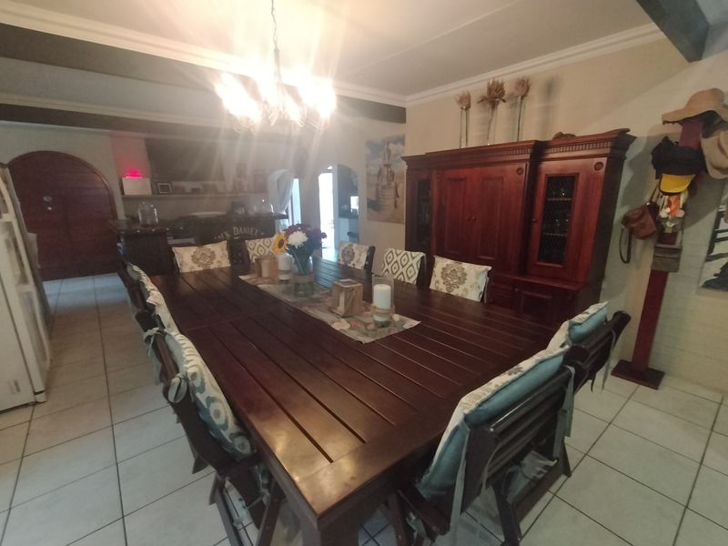 Stunning house for sale in Pretoria North, boasting spacious living areas and modern finish. - Photo 4