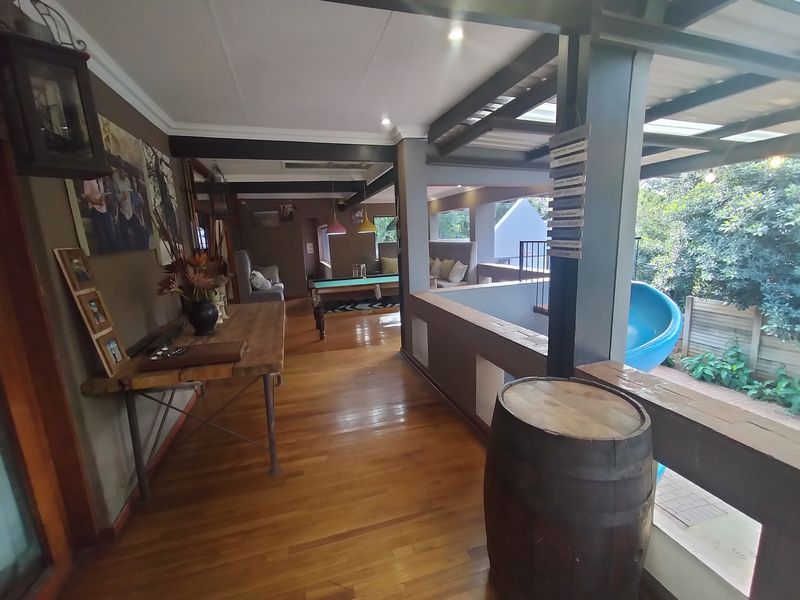 Stunning house for sale in Pretoria North, boasting spacious living areas and modern finish. - Photo 6