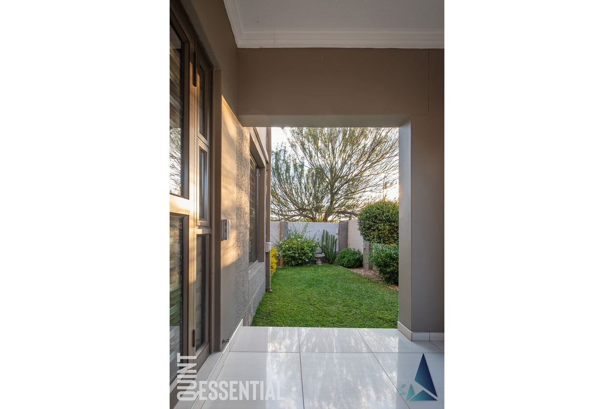 KLEIN WINDHOEK TOWNHOUSE - 28,000/m (Excl.W&E) - Photo 4