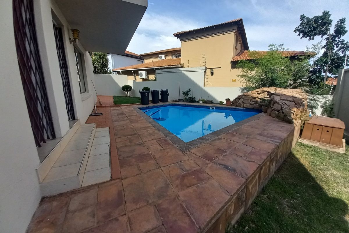 An Exceptional Executive Residence in Rockliff Estate, Cashan - Photo 4