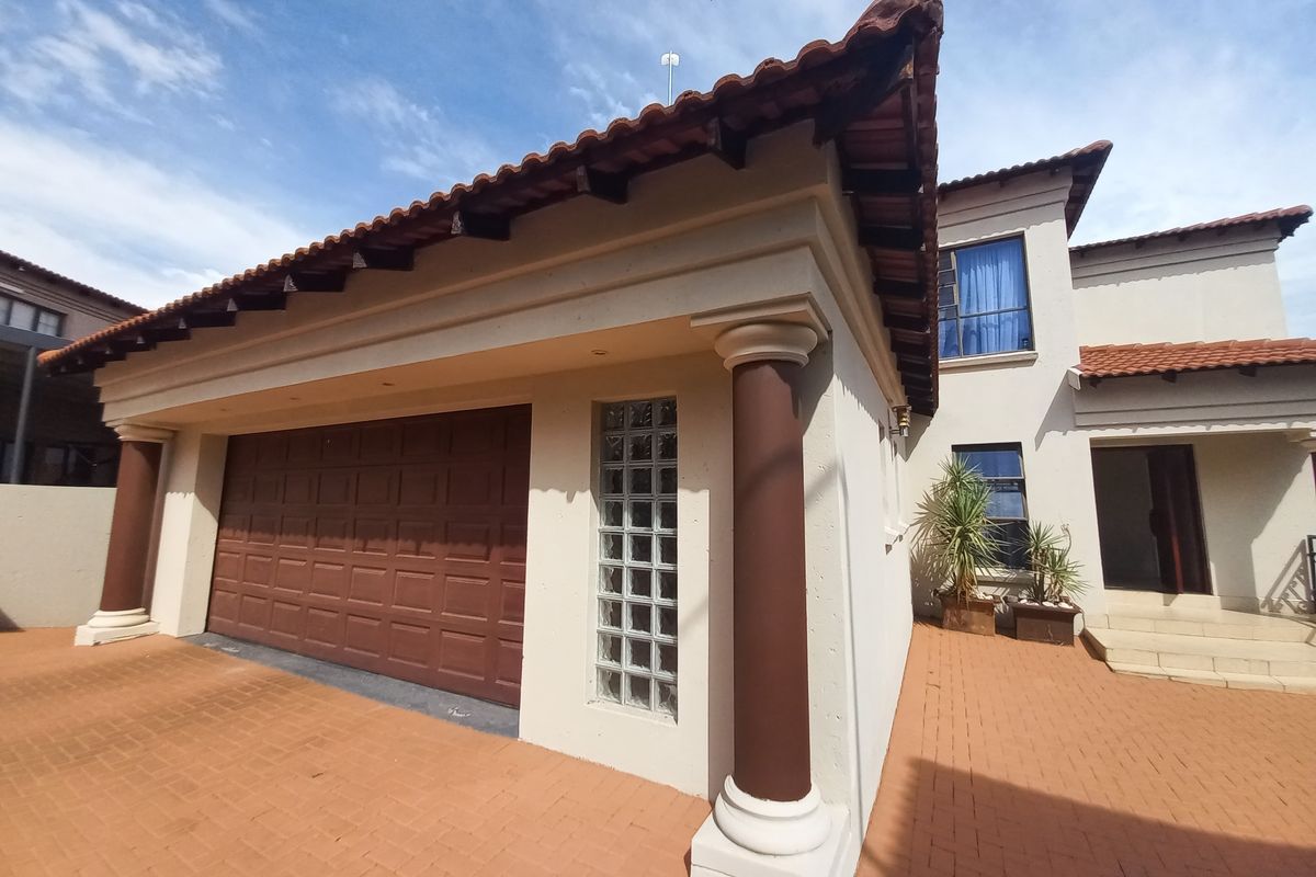 An Exceptional Executive Residence in Rockliff Estate, Cashan - Photo 5