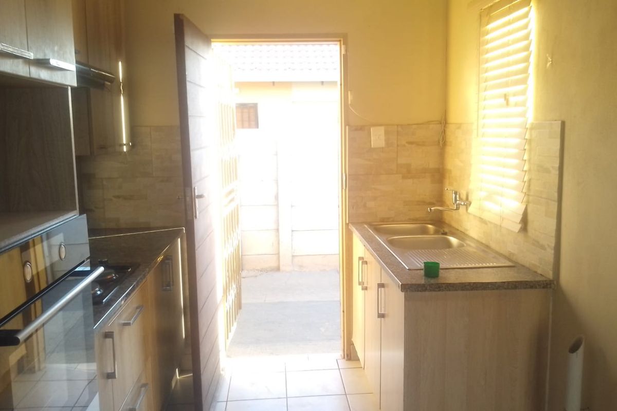 3 bedroom family Home in Sky City - Photo 3