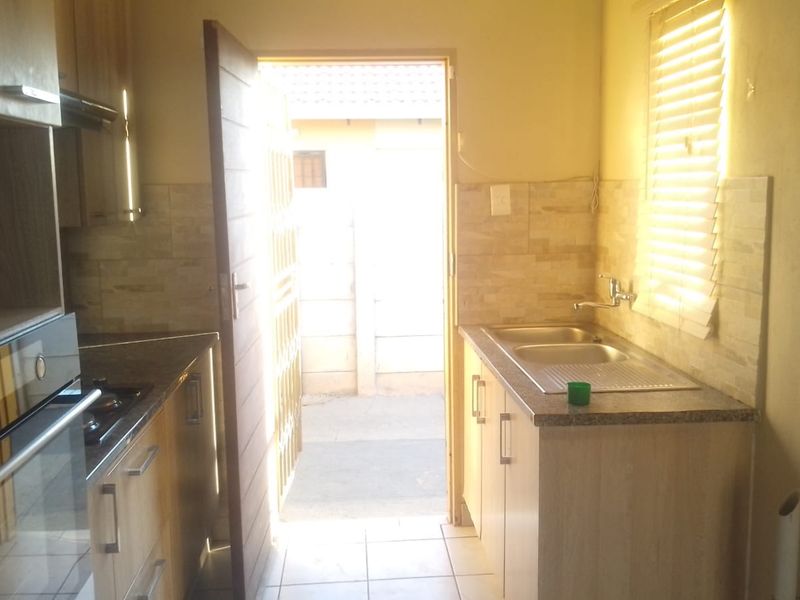 3 bedroom family Home in Sky City - Photo 3