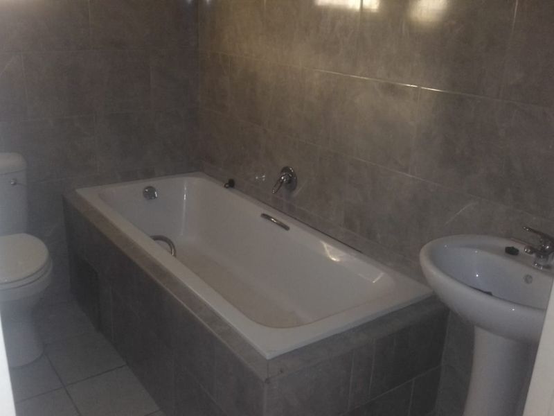 3 bedroom family Home in Sky City - Photo 8