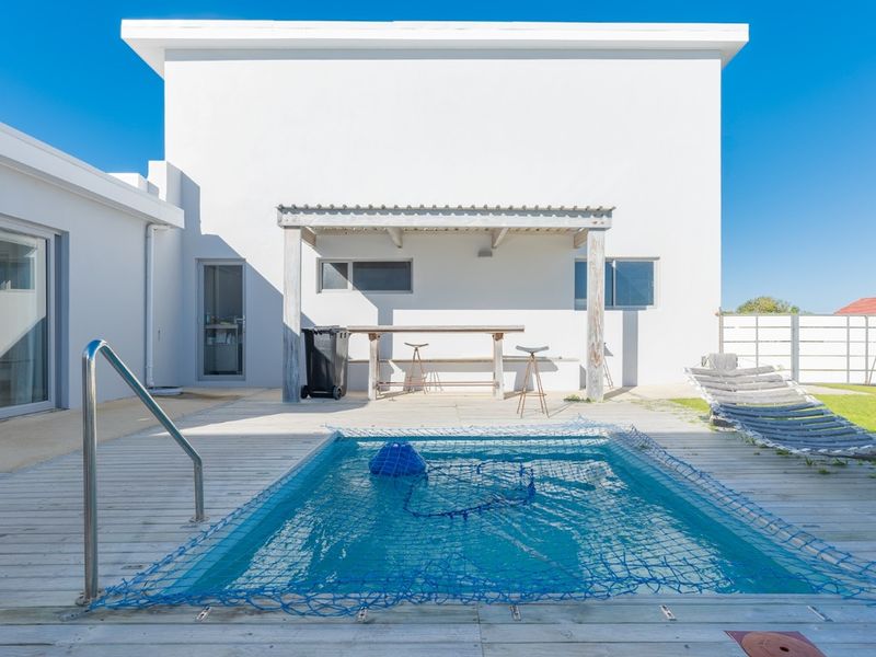 Holiday House, Permanent Residence or Rental Income. Struisbaai - Photo 7