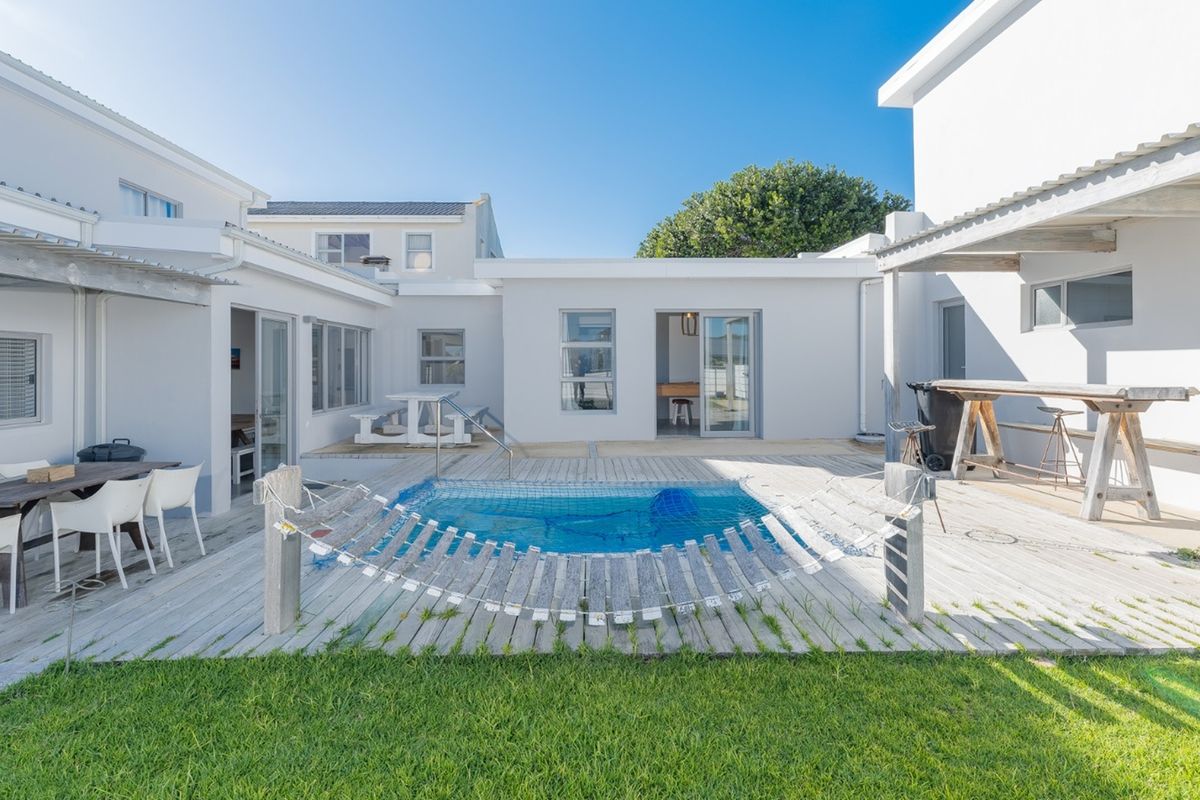 Holiday House, Permanent Residence or Rental Income. Struisbaai - Photo 5