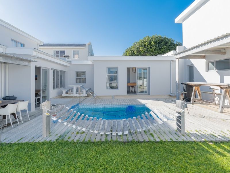 Holiday House, Permanent Residence or Rental Income. Struisbaai - Photo 5