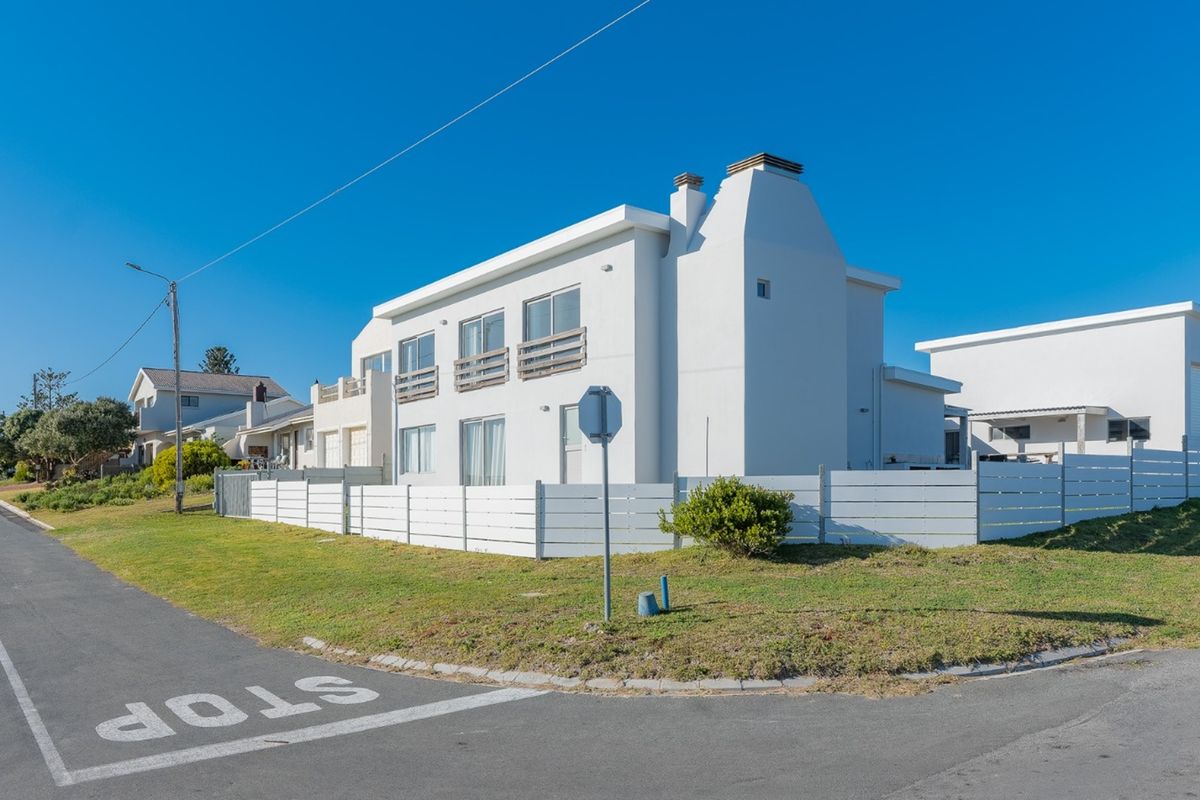 Holiday House, Permanent Residence or Rental Income. Struisbaai - Photo 2
