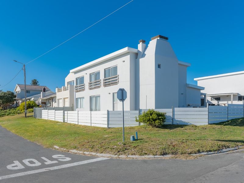 Holiday House, Permanent Residence or Rental Income. Struisbaai - Photo 2