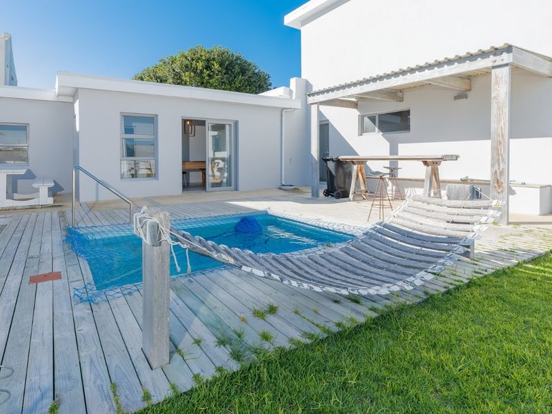 Holiday House, Permanent Residence or Rental Income. Struisbaai - Photo 10