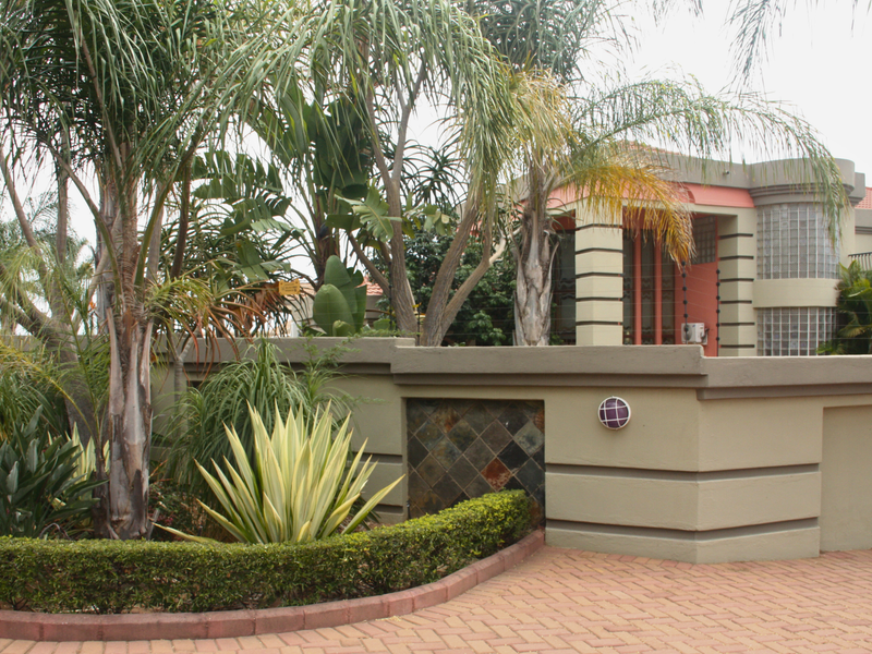 Stunning 5 Bed Family Home With A Blend Of Style And Functionality - Photo 2