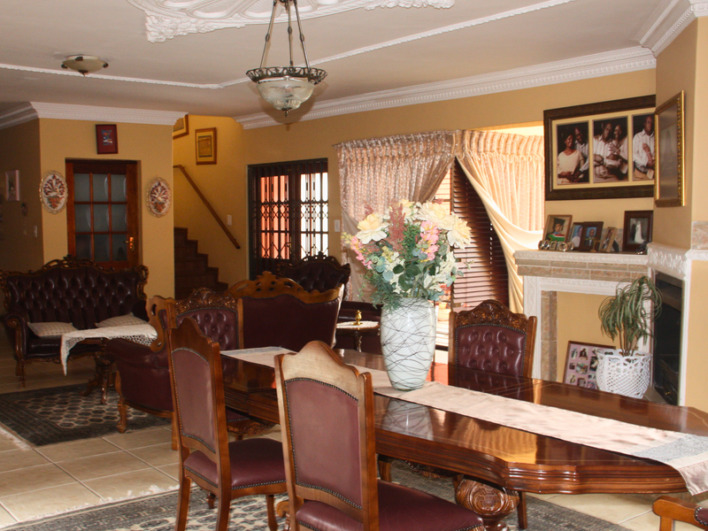 Stunning 5 Bed Family Home With A Blend Of Style And Functionality - Photo 8