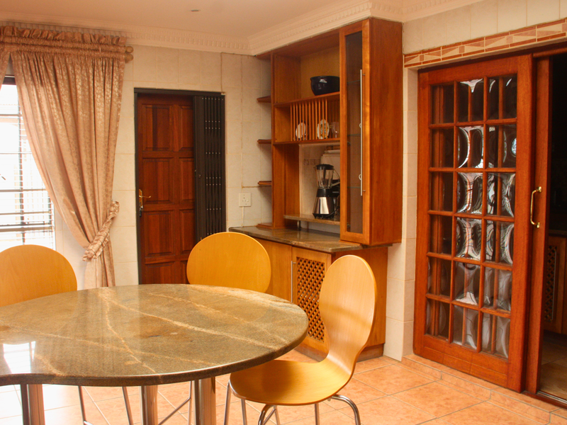 Stunning 5 Bed Family Home With A Blend Of Style And Functionality - Photo 6