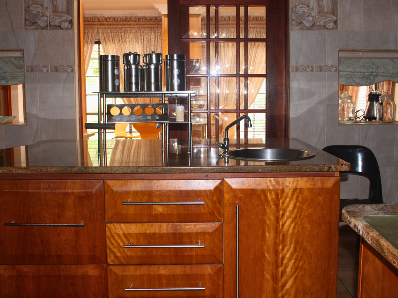 Stunning 5 Bed Family Home With A Blend Of Style And Functionality - Photo 4