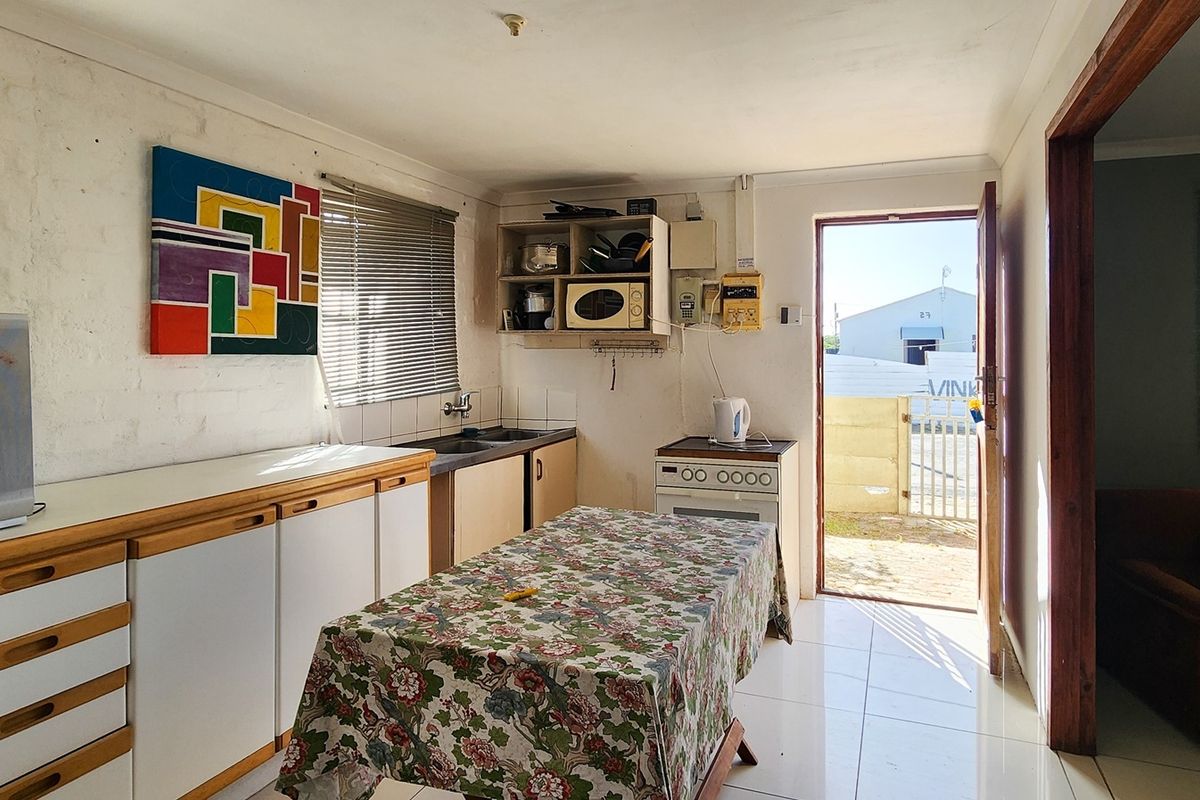 Nestled Wonderfully in Struisbaai-North! - Photo 4