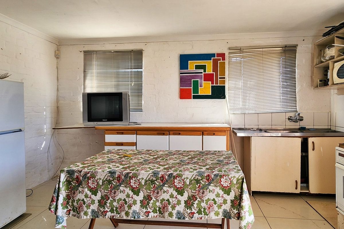 Nestled Wonderfully in Struisbaai-North! - Photo 5