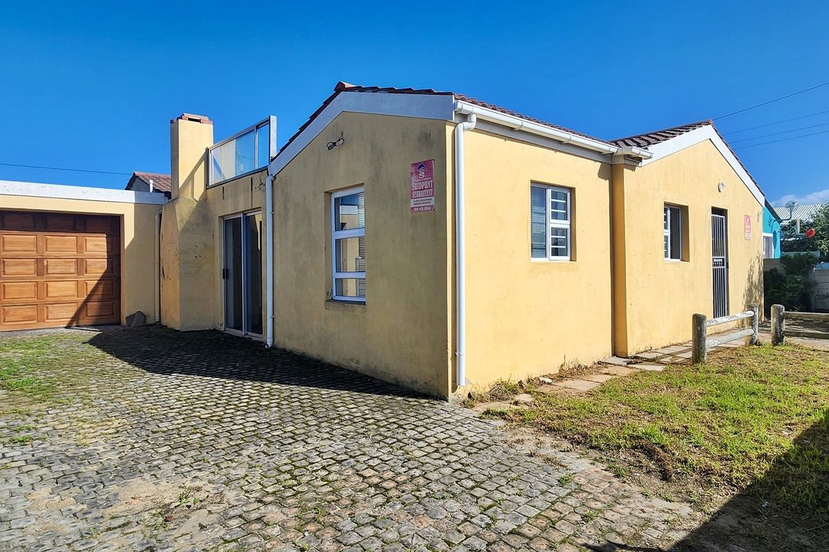 Nestled Wonderfully in Struisbaai-North! - Photo 2