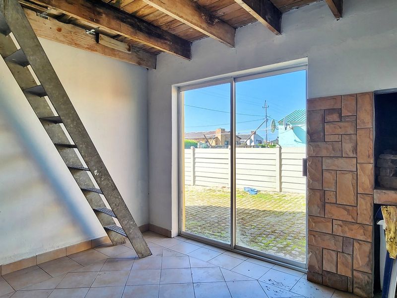 Nestled Wonderfully in Struisbaai-North! - Photo 10