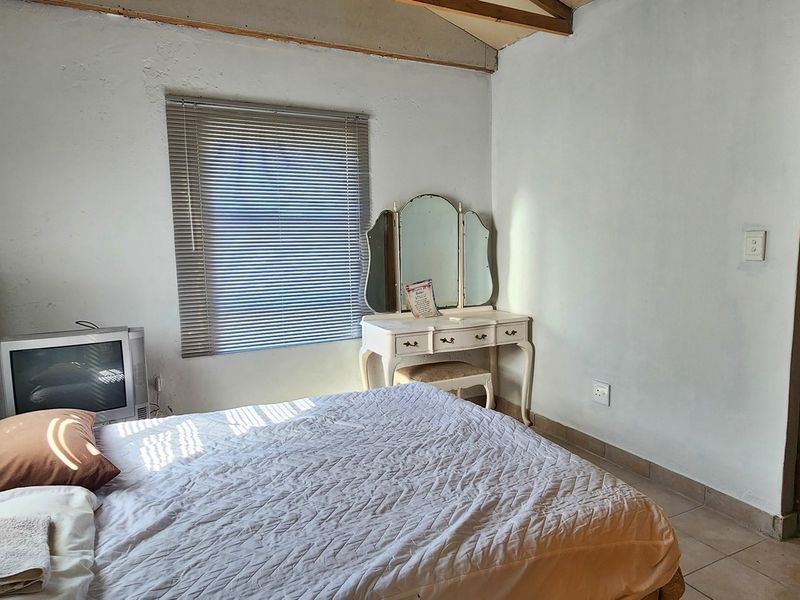 Nestled Wonderfully in Struisbaai-North! - Photo 9