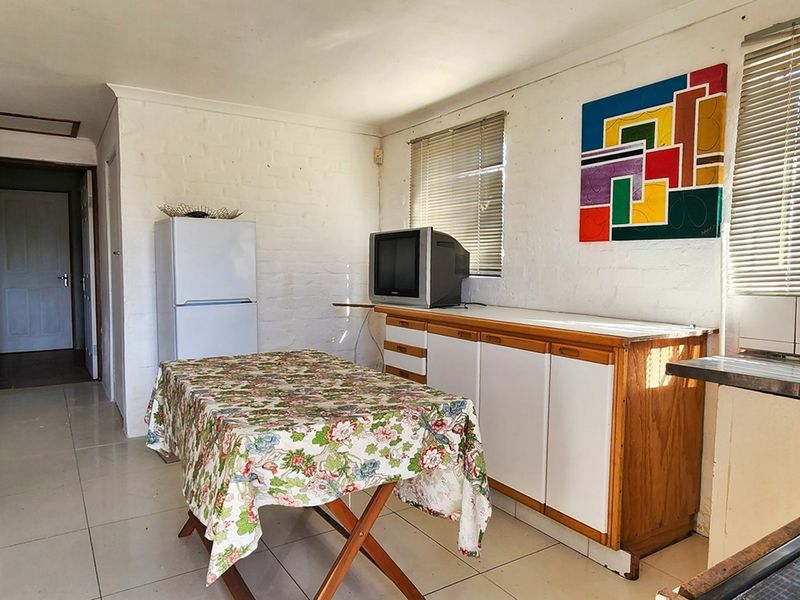 Nestled Wonderfully in Struisbaai-North! - Photo 3