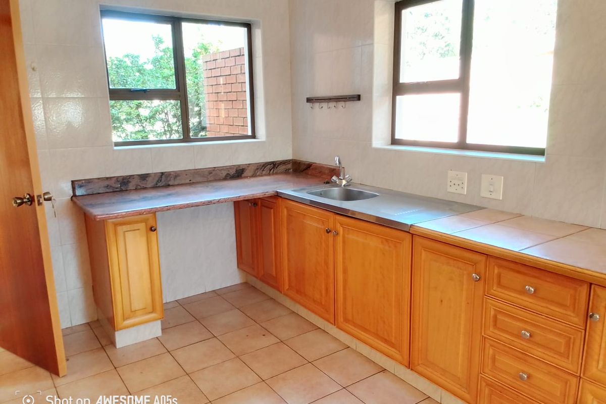 Experience the epitome of luxurious living with this magnificent four-bedroom freehold house! - Photo 3