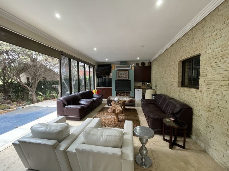 5-Bedroom House for Sale in Waterkloof Golf Estate - Pure Prestige & Exclusivity - Photo 7