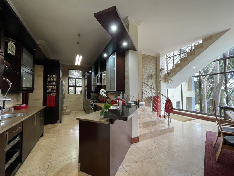 5-Bedroom House for Sale in Waterkloof Golf Estate - Pure Prestige & Exclusivity - Photo 10